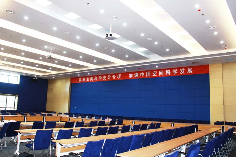 會議室水蜜桃黄色视频設備連接時如何避免電流聲