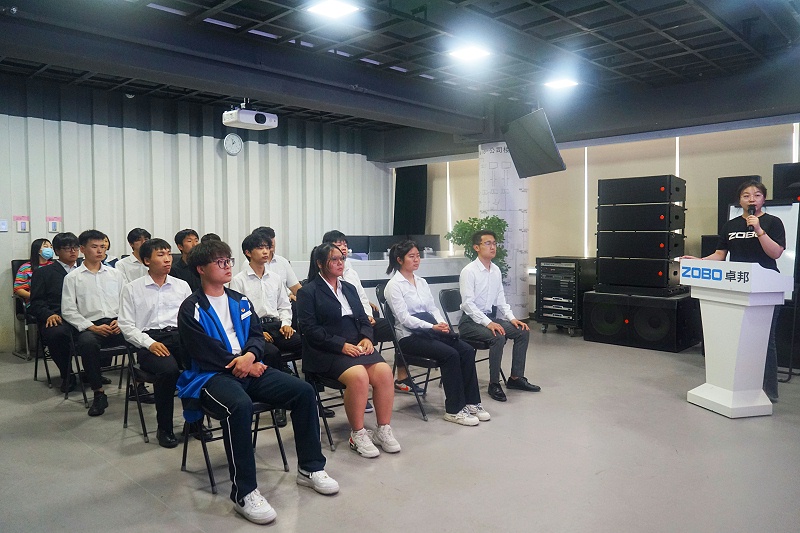 4校企合作 走進職場 協同育人丨歡迎北京市經貿高級技術學校師生來北京高校職場體驗基地——ZOBO蜜桃AV无码在线观看參觀學習