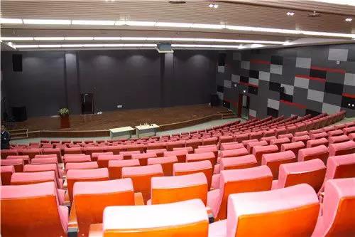 高校校園多功能廳水蜜桃黄色视频設備調試