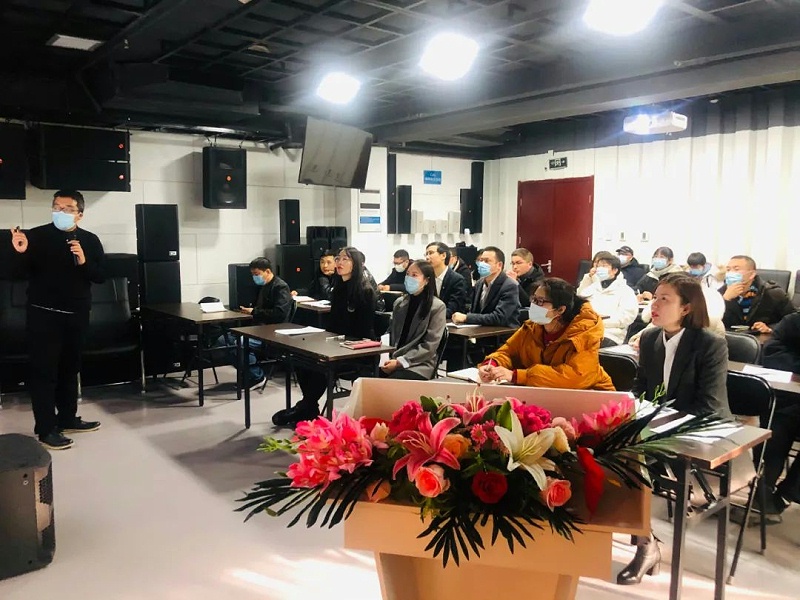 北京蜜桃AV无码在线观看電子技術有限公司舉行企業新型學徒製開班儀式暨開班課