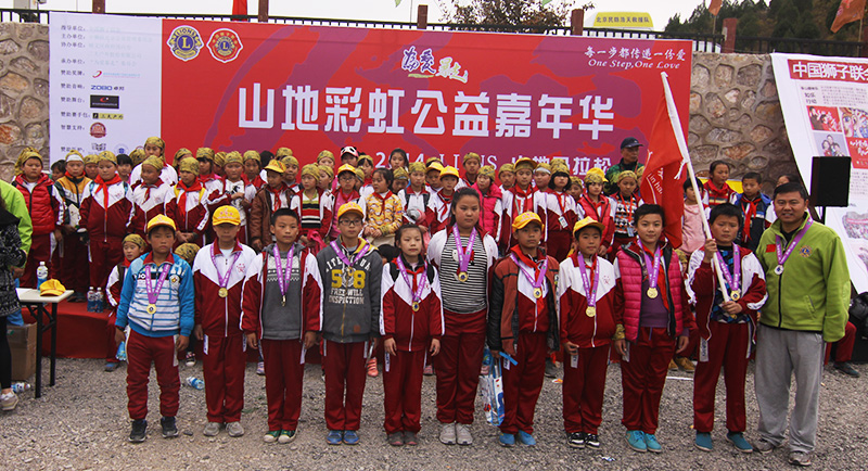 以愛之名，貼地疾行