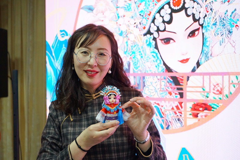 ZOBO蜜桃AV无码在线观看工會丨舉辦體驗非遺之美-製作北京絹人的“女神節”活動