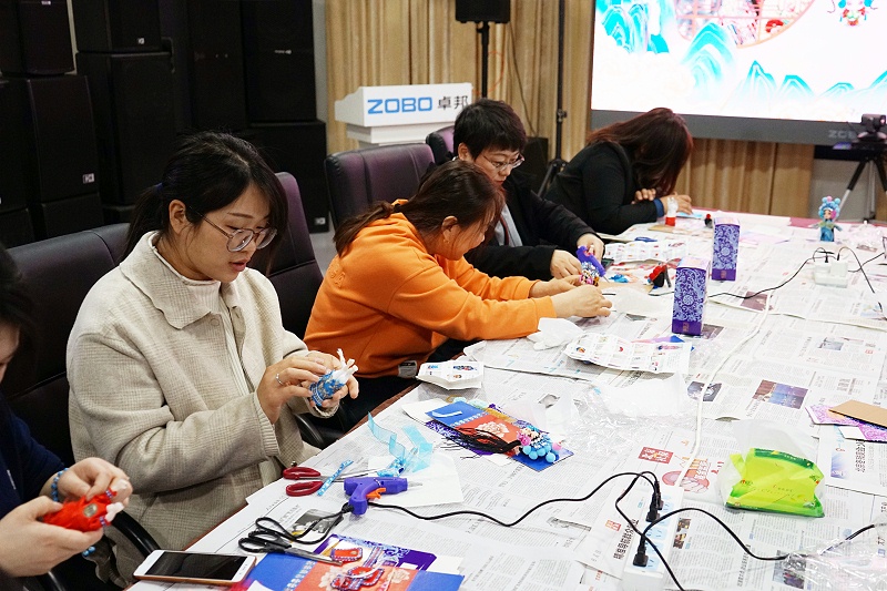 ZOBO蜜桃AV无码在线观看工會丨舉辦體驗非遺之美-製作北京絹人的“女神節”活動
