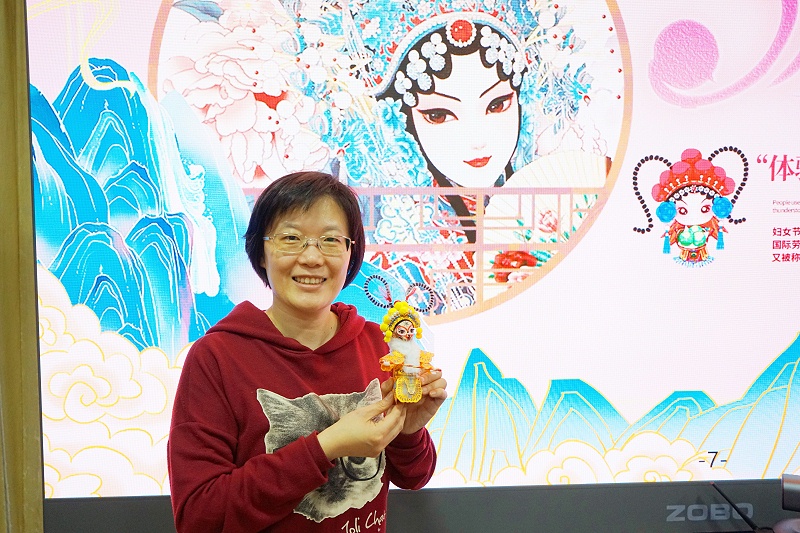 ZOBO蜜桃AV无码在线观看工會丨舉辦體驗非遺之美-製作北京絹人的“女神節”活動